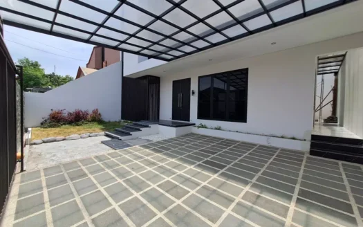 Rumah Mewah 2 Lantai Di Kediri
