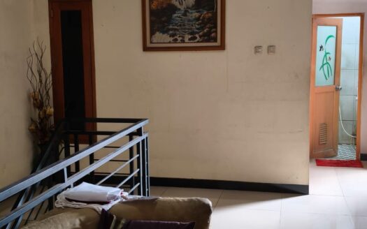 Dijual Rumah di Jalan Raya Warung Silah