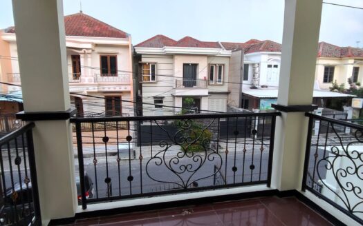 Rumah Sutorejo Selatan Jalan Utama Hanya 300 meter ke Raya Mulyosari