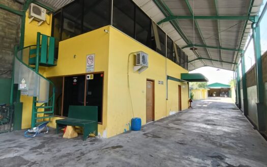 Bangunan Gudang Komersial Area Raya Semolowaru Hanya 100 m ke MERR