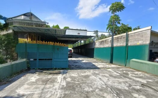 Bangunan Gudang Komersial Area Raya Semolowaru Hanya 100 m ke MERR