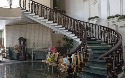 Rumah Area Komersial Raya Dharmahusada MERR Seberang Galaxy Mall