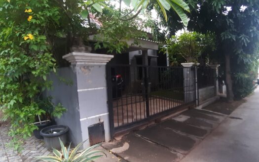 Jual Rumah Asri Siap Huni dekat Stasiun Buaran di Perumahan Jatinegara Indah Jakarta Timur